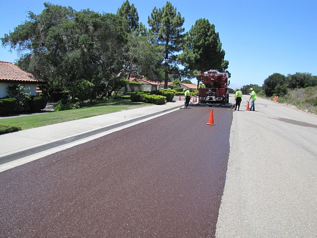 Slurry Seal - технология нанесения покрытия из битумной суспензии (как с полимерной модификацией, так и без неё) на существующий асфальт